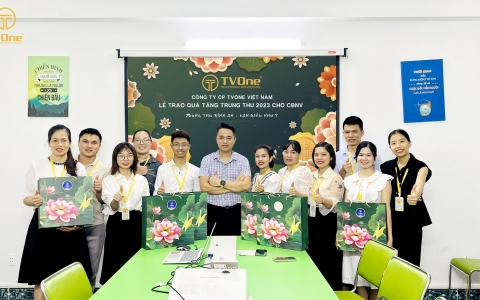 Công ty CP TVOne Việt Nam trao quà tặng Trung thu 2023 cho toàn thể cán bộ nhân viên