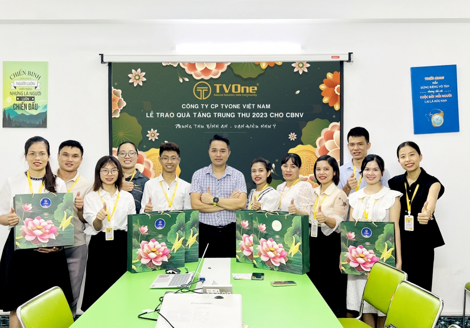 Công ty CP TVOne Việt Nam trao quà tặng Trung thu 2023 cho toàn thể cán bộ nhân viên
